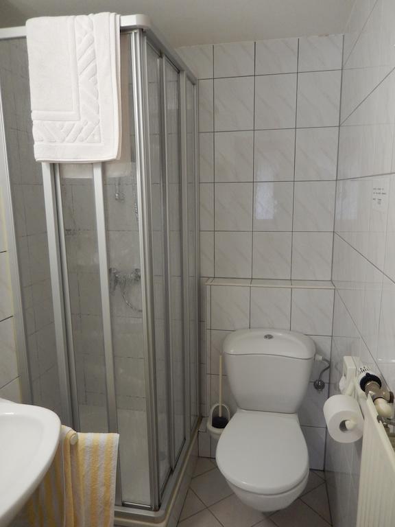 Zum Burghof Hotel Schoenberg Room photo